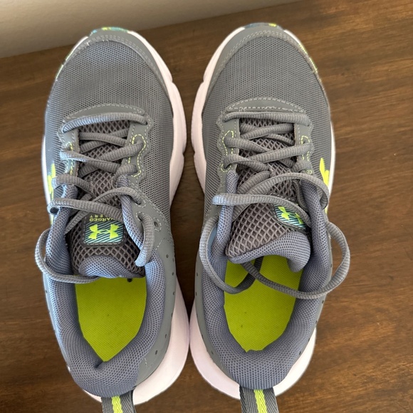 Under Armour Charged Assert 10 Gray/Green Unisex Kids Running Shoes 4Y - Picture 5 of 8